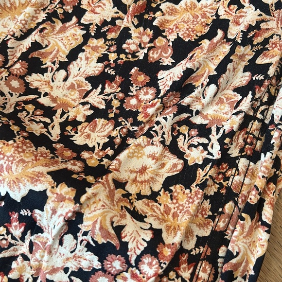 Floral Print Jogger Pants - Picture 7 of 11